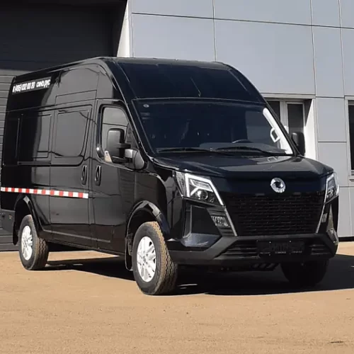 Коммерческий автомобиль DongFeng K33-561 длинная база с высокой крышей, цельнометаллический, черный